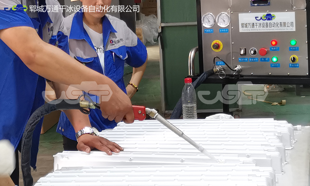 发泡剂 发泡胶怎么清理？