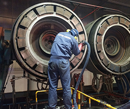  万通干冰清洗：深度渗透模具行业的高效清洗方案