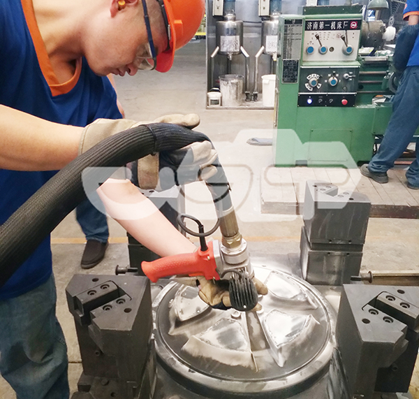 万通干冰清洗汽车轮毂模具无水不磨损不伤模具