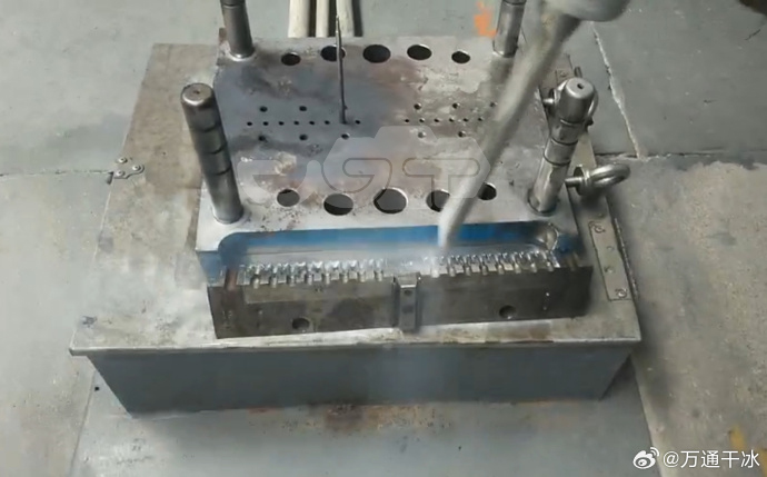 注塑模具为什么要定期清洗？​