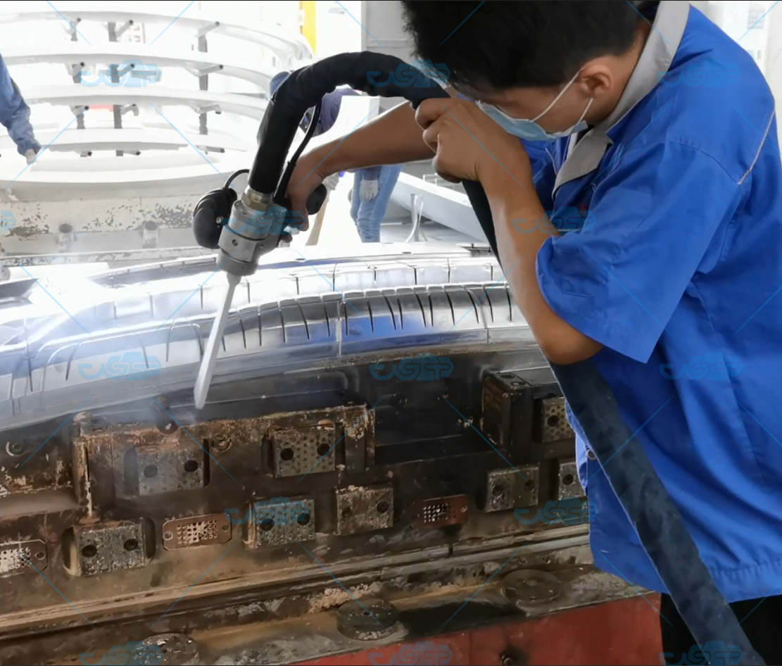 万通干冰清洗：汽车中控台制造模具的清洁革新