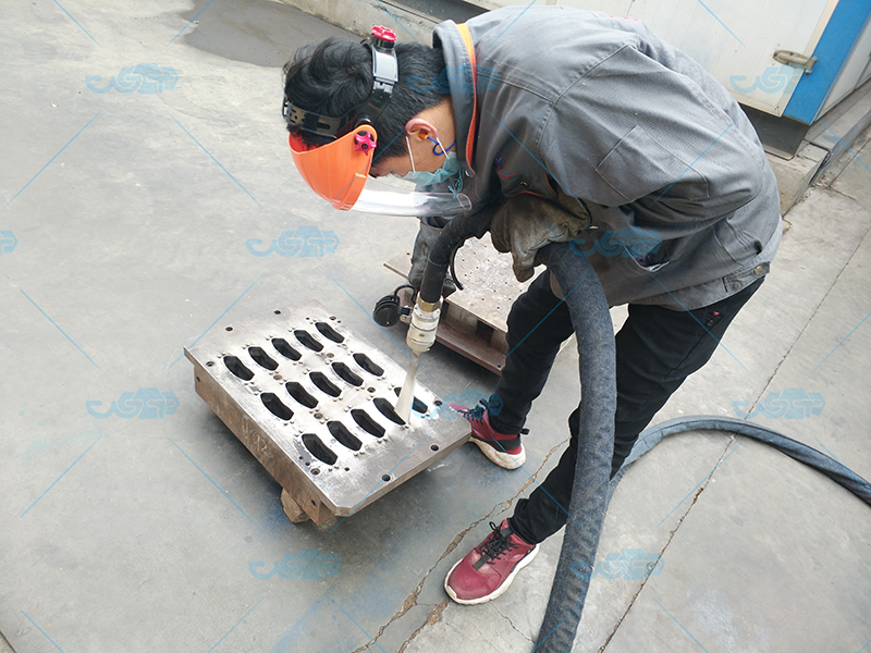 干冰清洗：铸造模具背后的清洁帮手